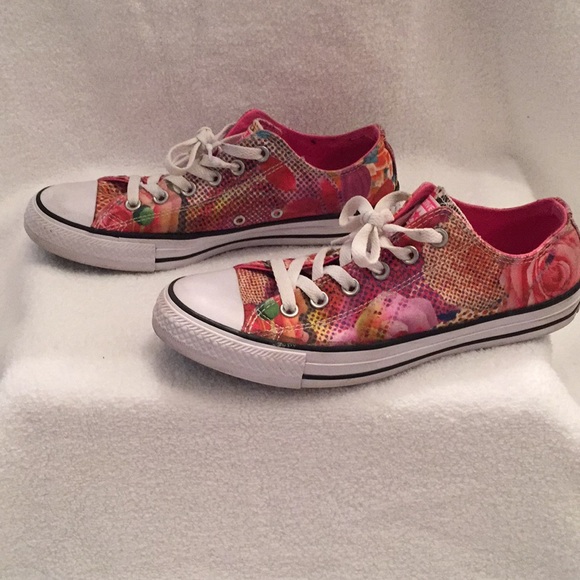 Floral converse. Size women’s 9. Men’s 7 - Picture 4 of 8